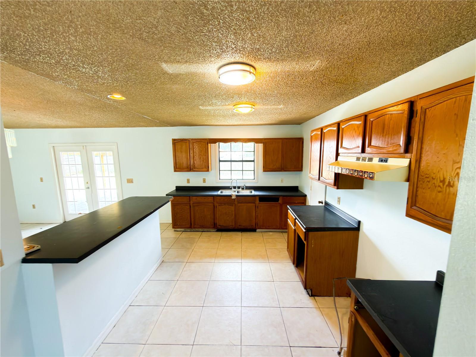 TROPICAL HEIGHTS - Residential