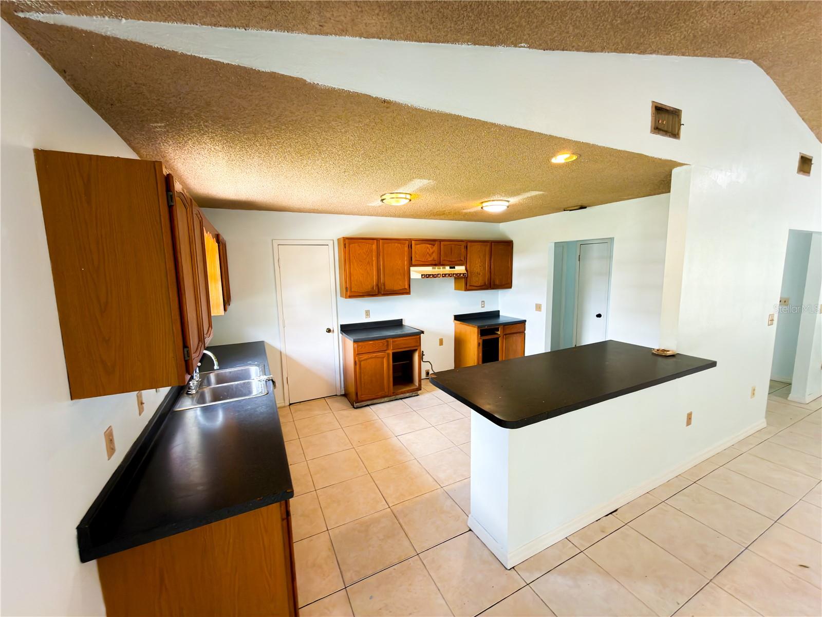 TROPICAL HEIGHTS - Residential
