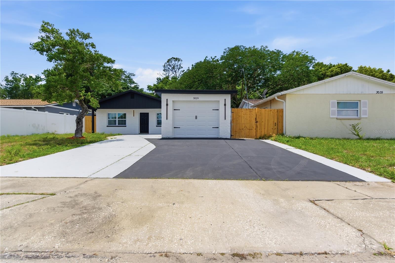 LA VILLA GARDENS - Residential