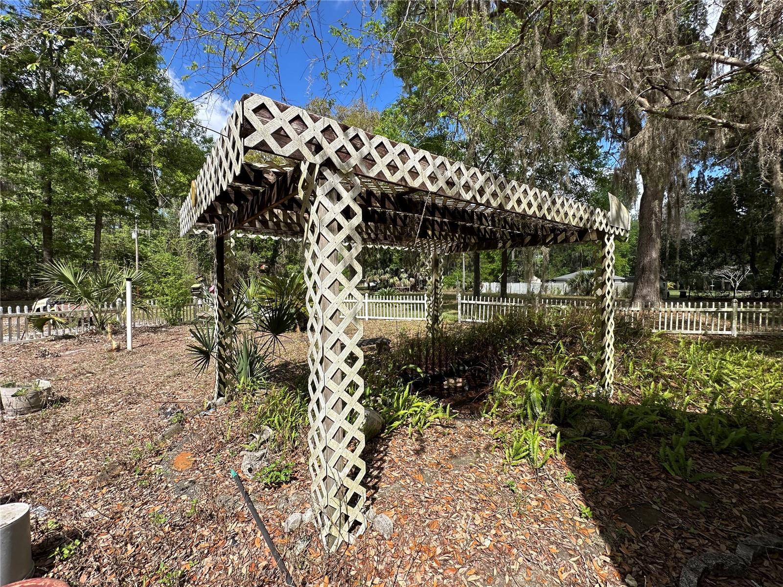 BASS LAKE RANCHES - Residential