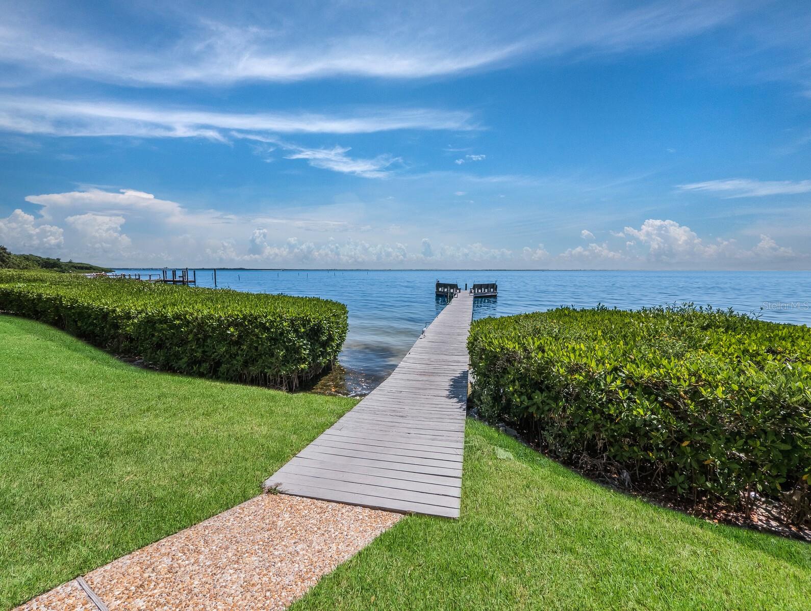 THE BANYAN BAY CLUB - Residential