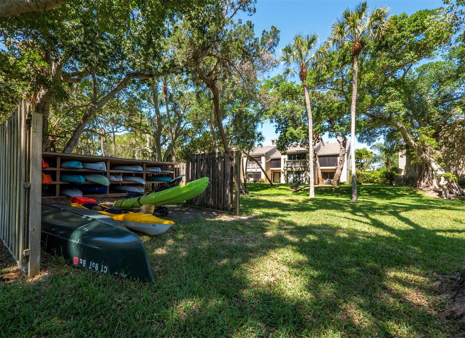THE BANYAN BAY CLUB - Residential