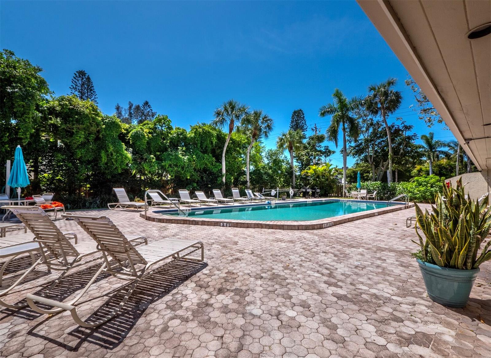 THE BANYAN BAY CLUB - Residential