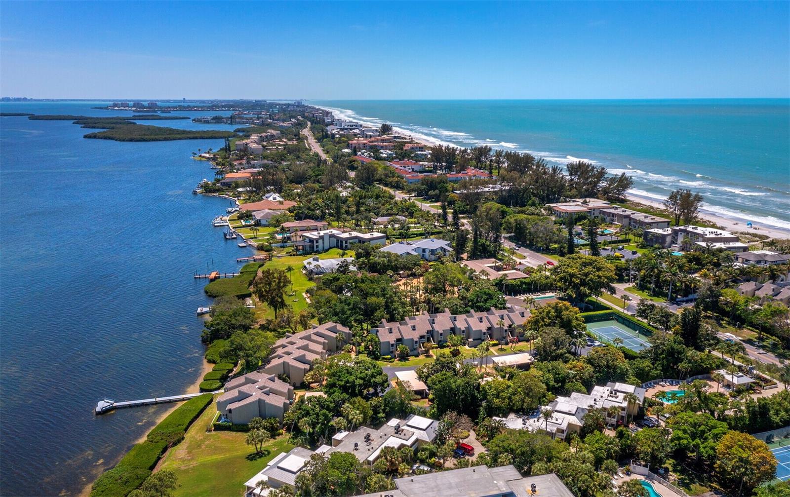 THE BANYAN BAY CLUB - Residential