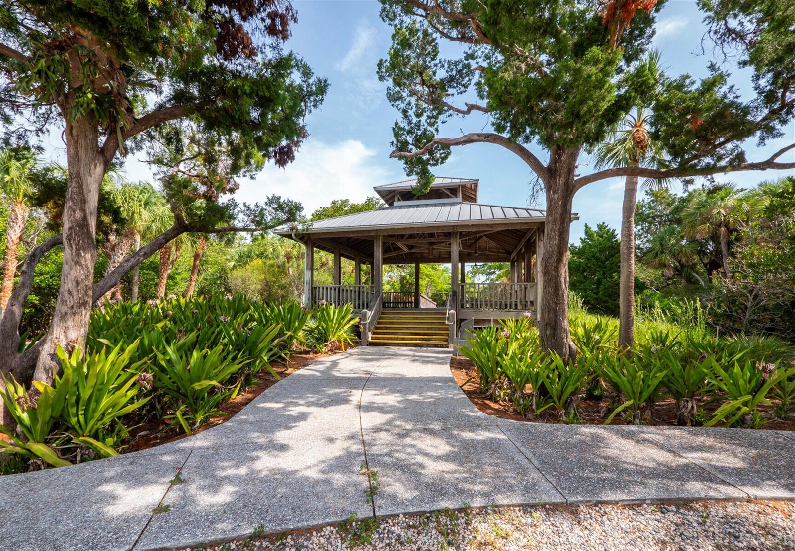THE BANYAN BAY CLUB - Residential