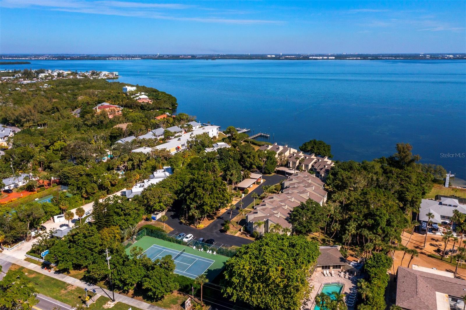 THE BANYAN BAY CLUB - Residential