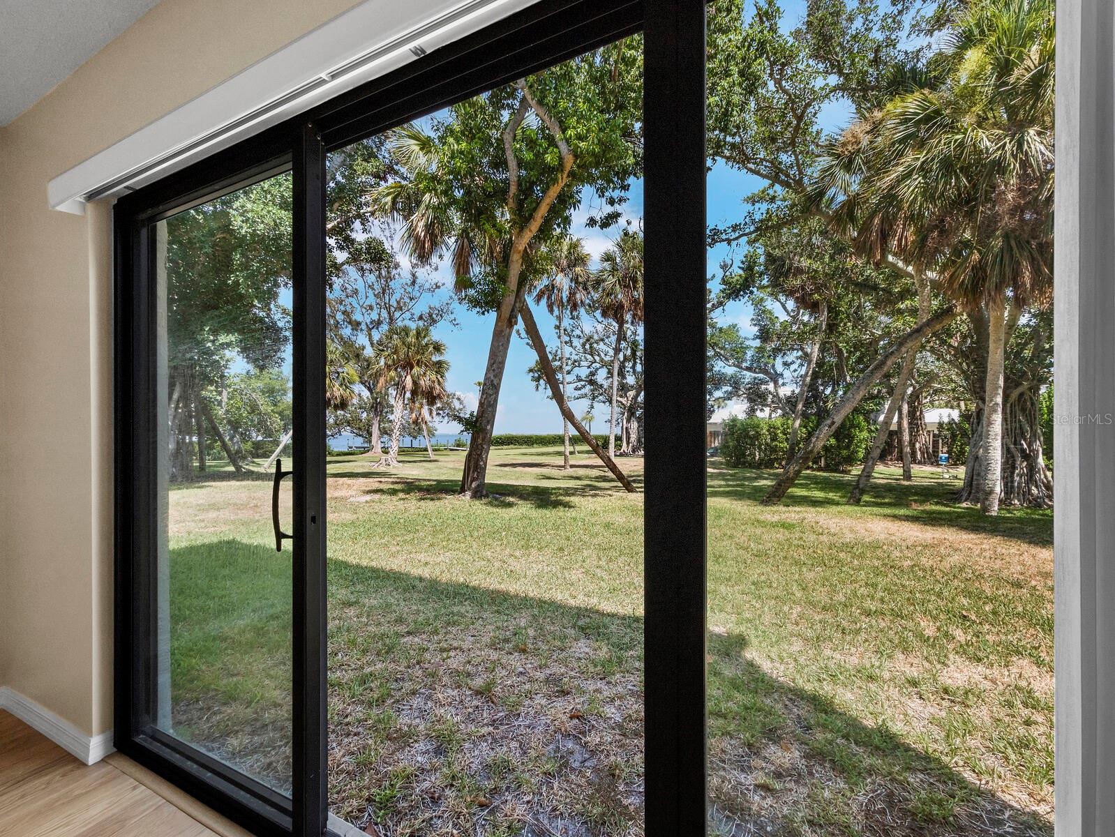 THE BANYAN BAY CLUB - Residential