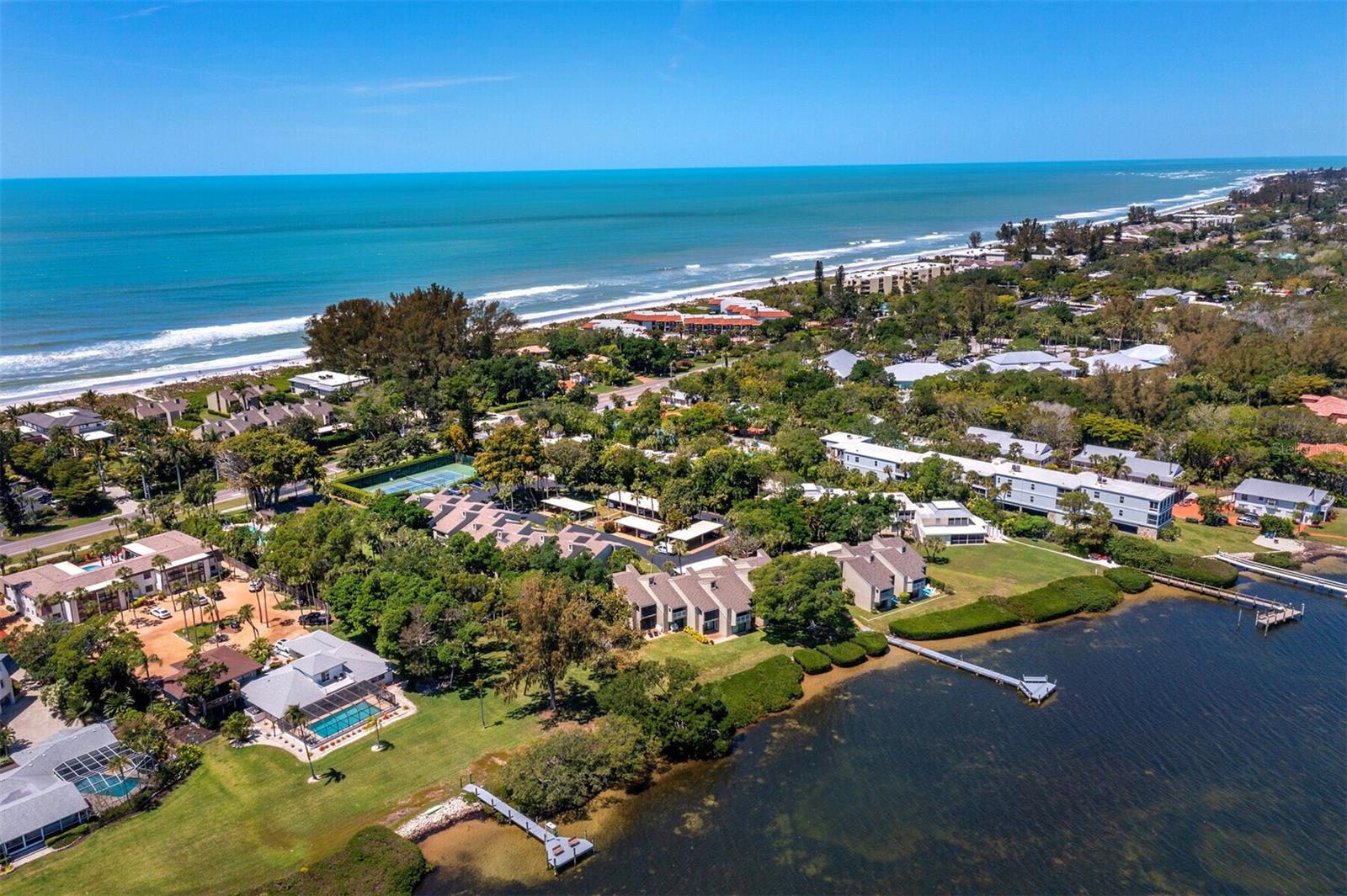 THE BANYAN BAY CLUB - Residential
