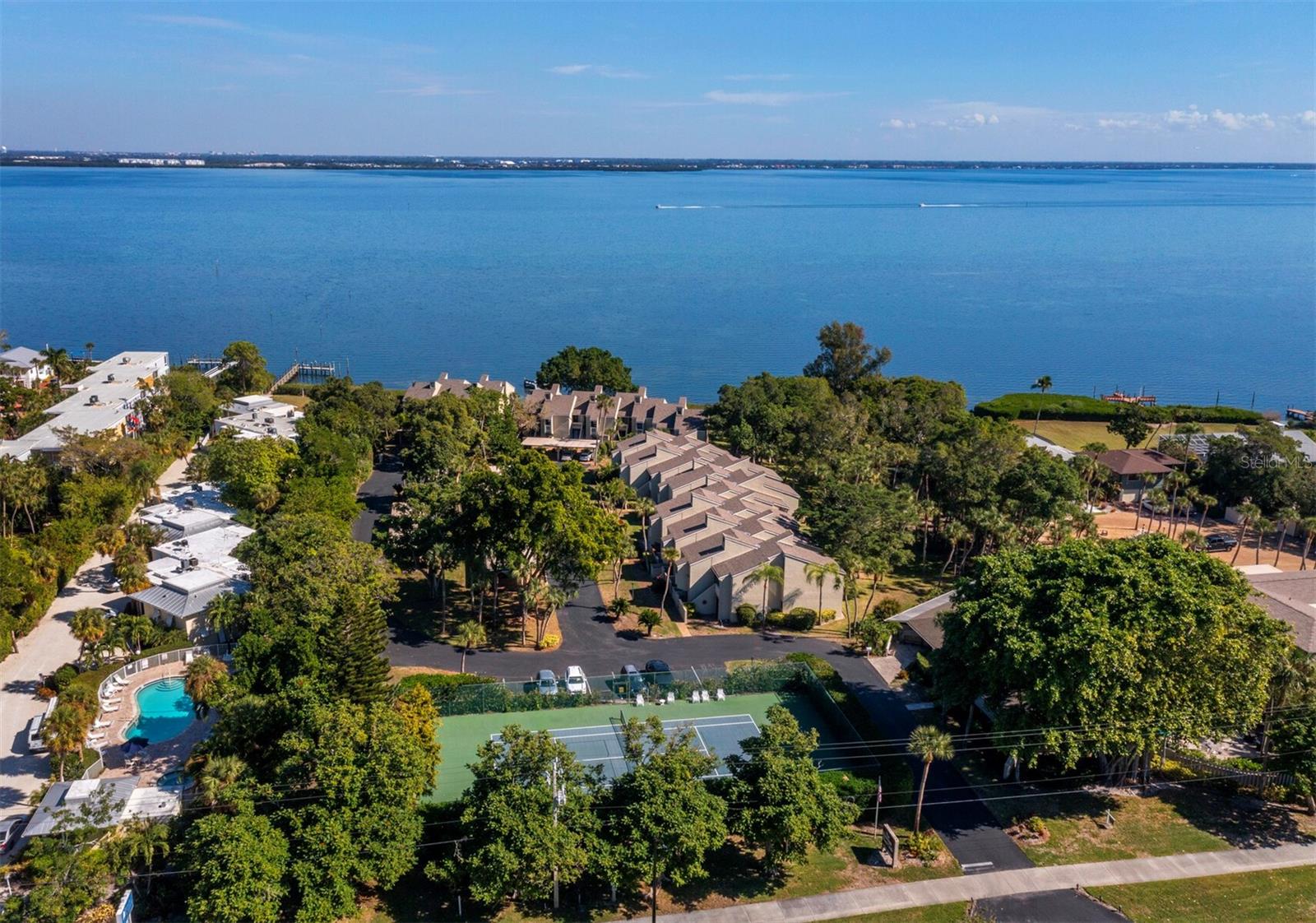 THE BANYAN BAY CLUB - Residential