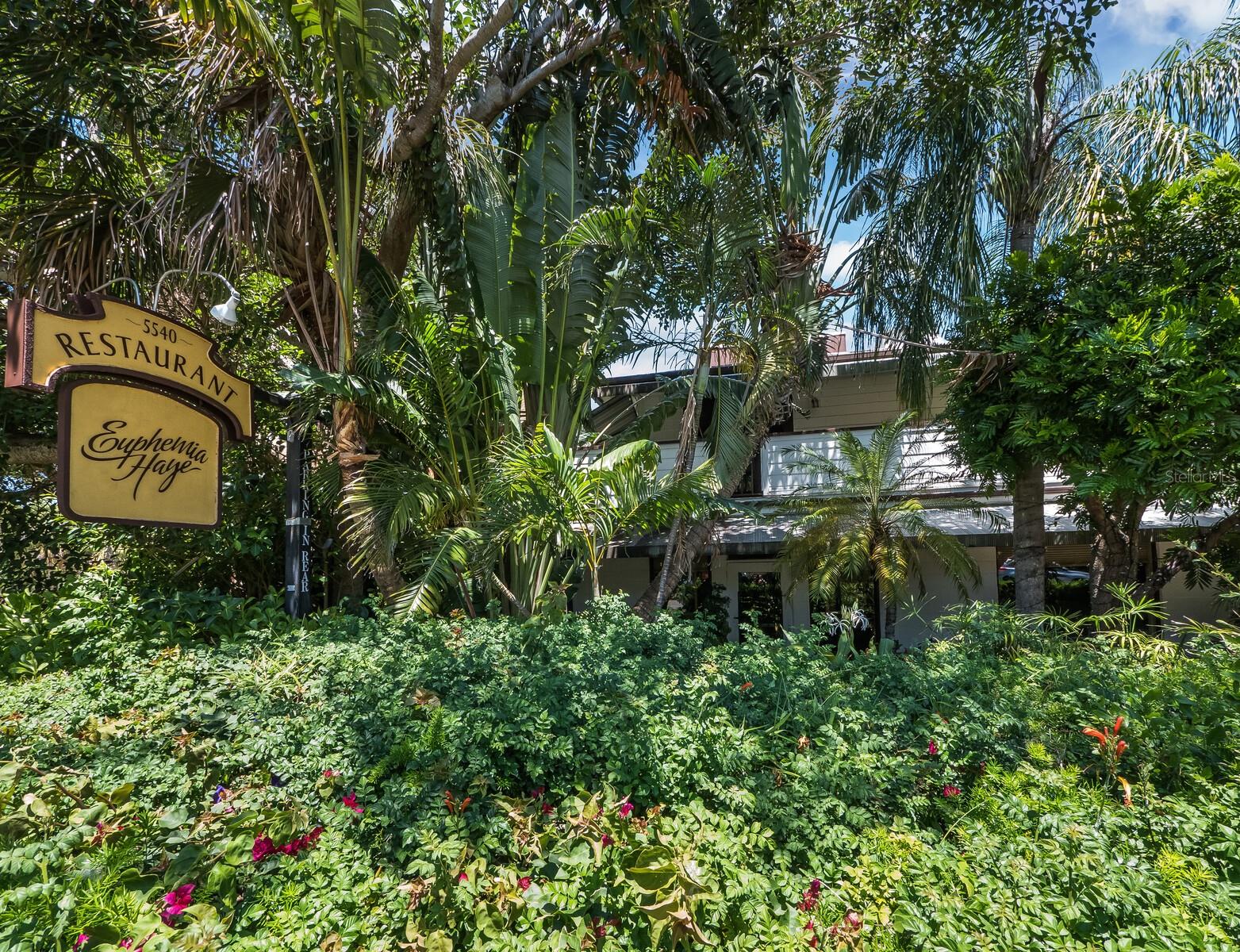 THE BANYAN BAY CLUB - Residential