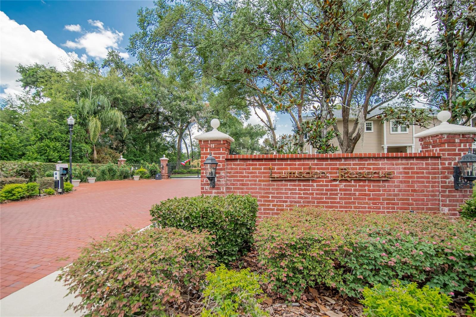 LUMSDEN RESERVE TOWNHOMES - Residential