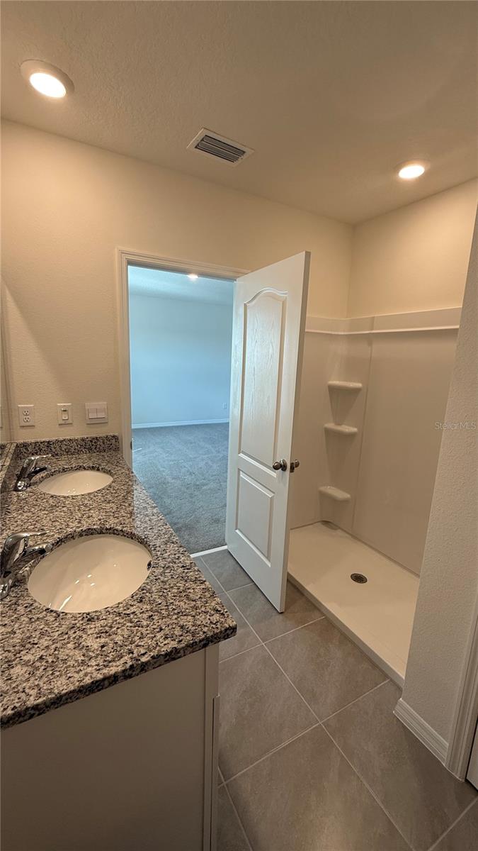 RIVERS EDGE - Residential Lease