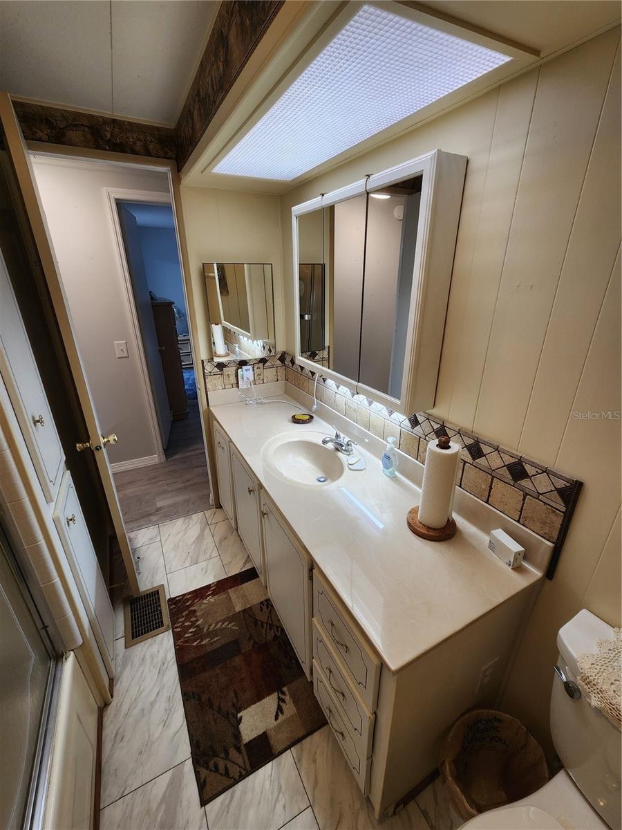 PALM LAKE ESTATES - Residential