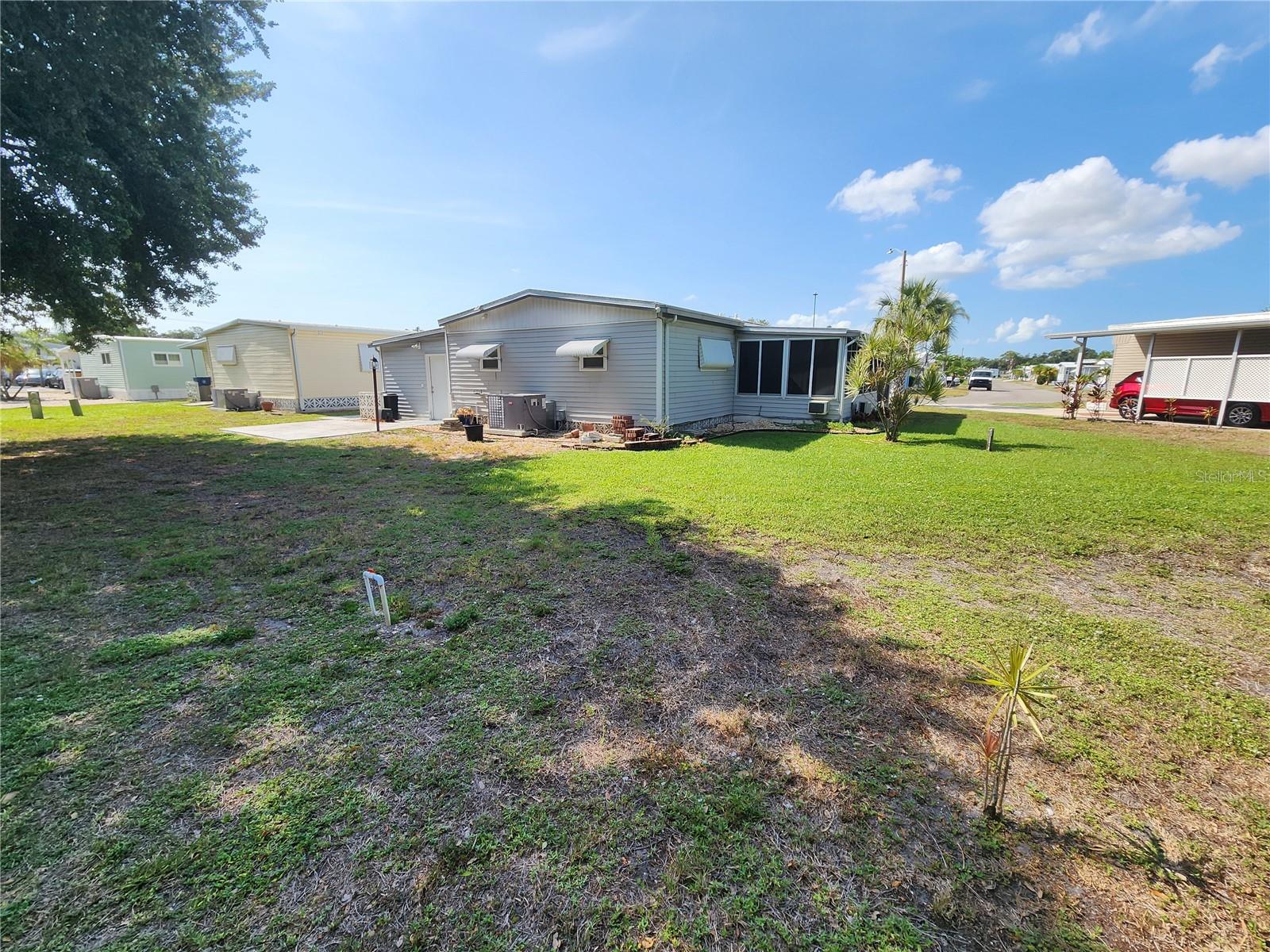 PALM LAKE ESTATES - Residential