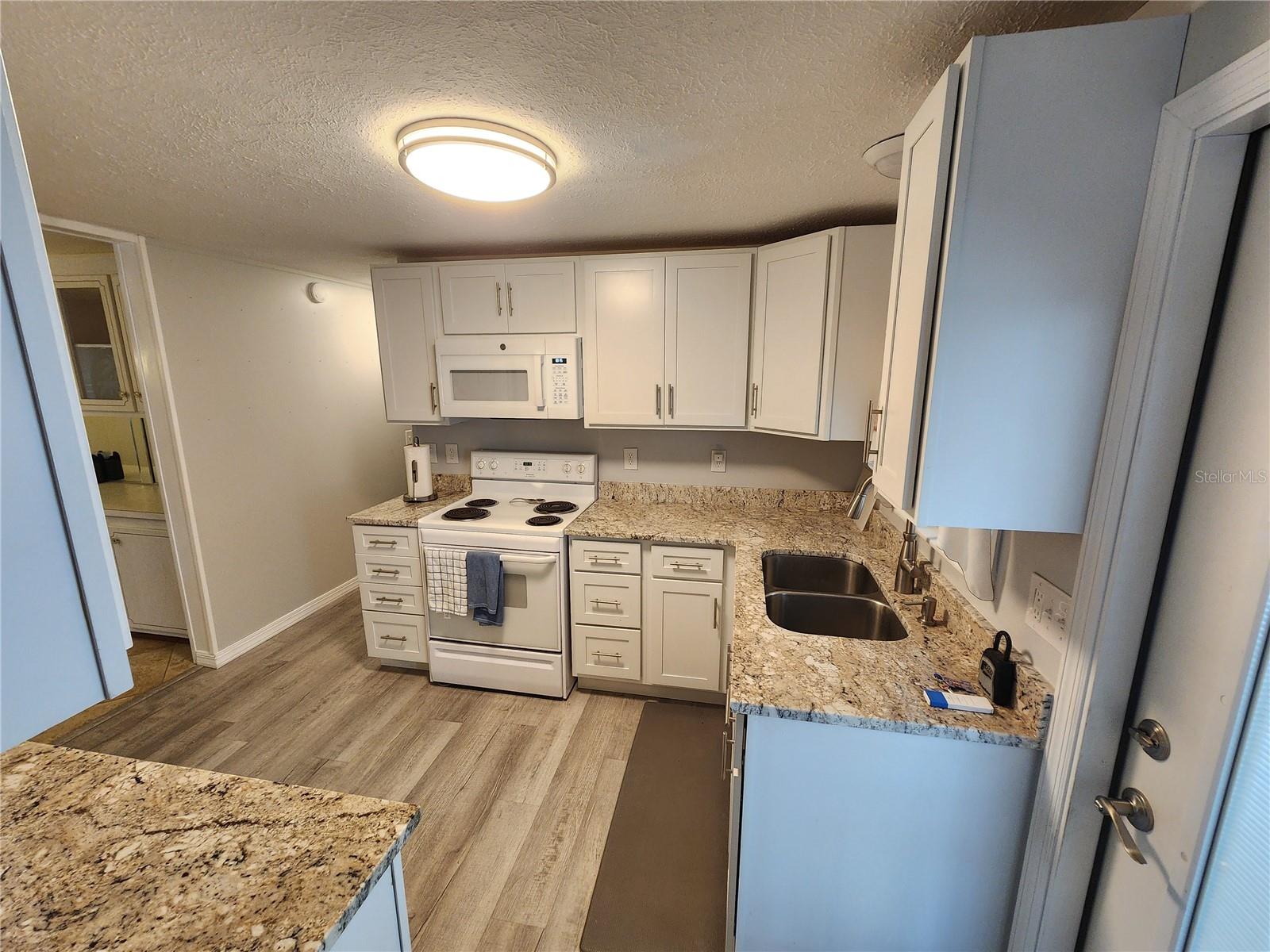 PALM LAKE ESTATES - Residential