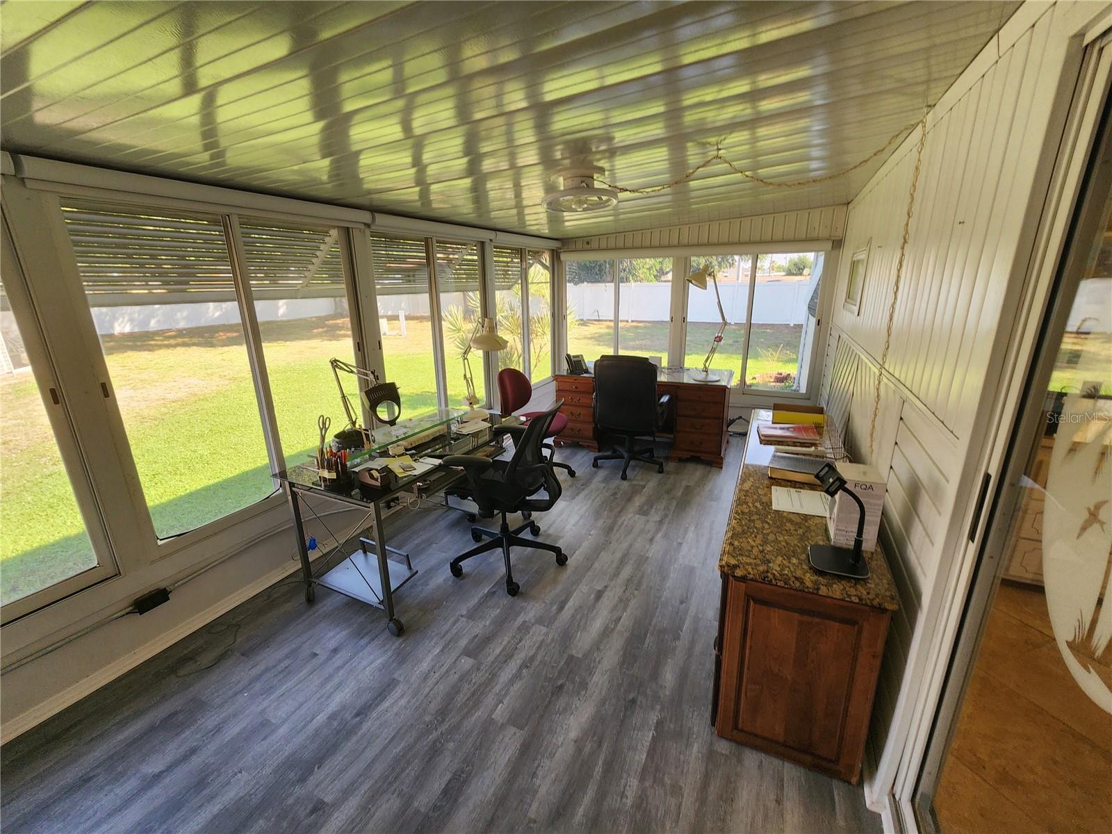PALM LAKE ESTATES - Residential