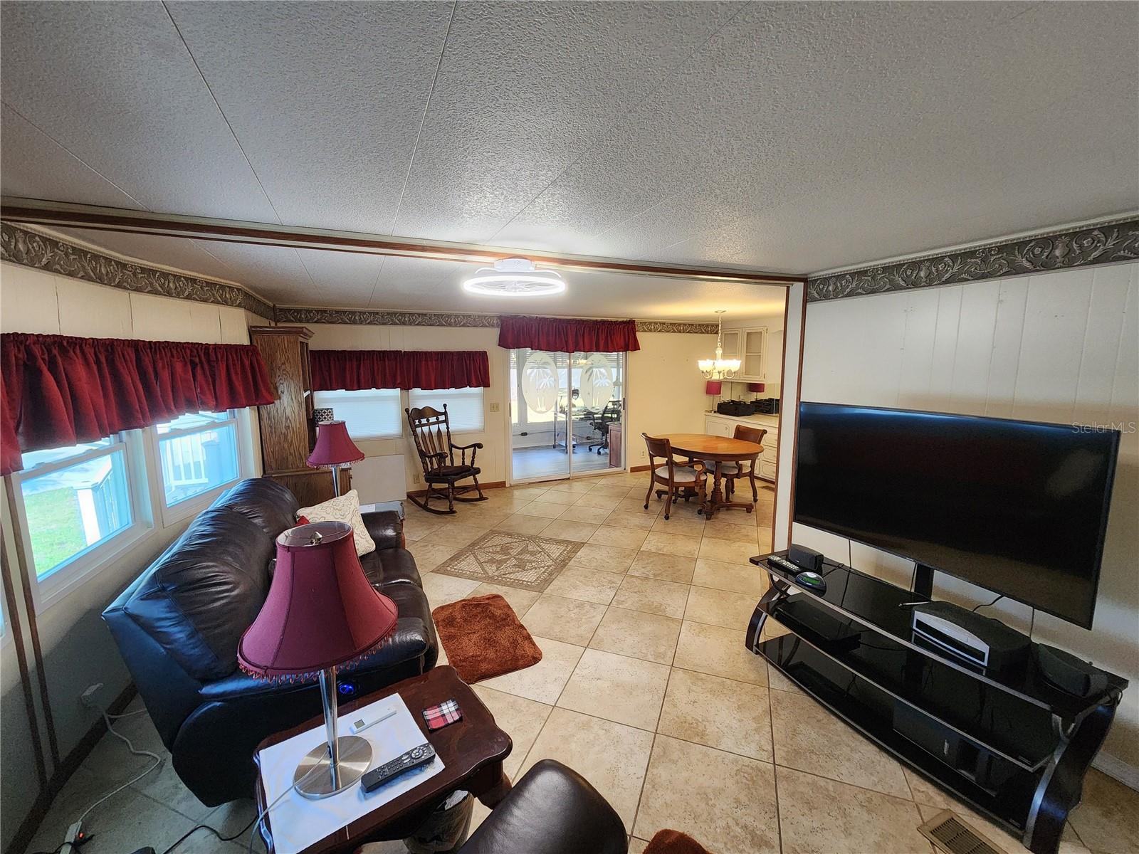 PALM LAKE ESTATES - Residential