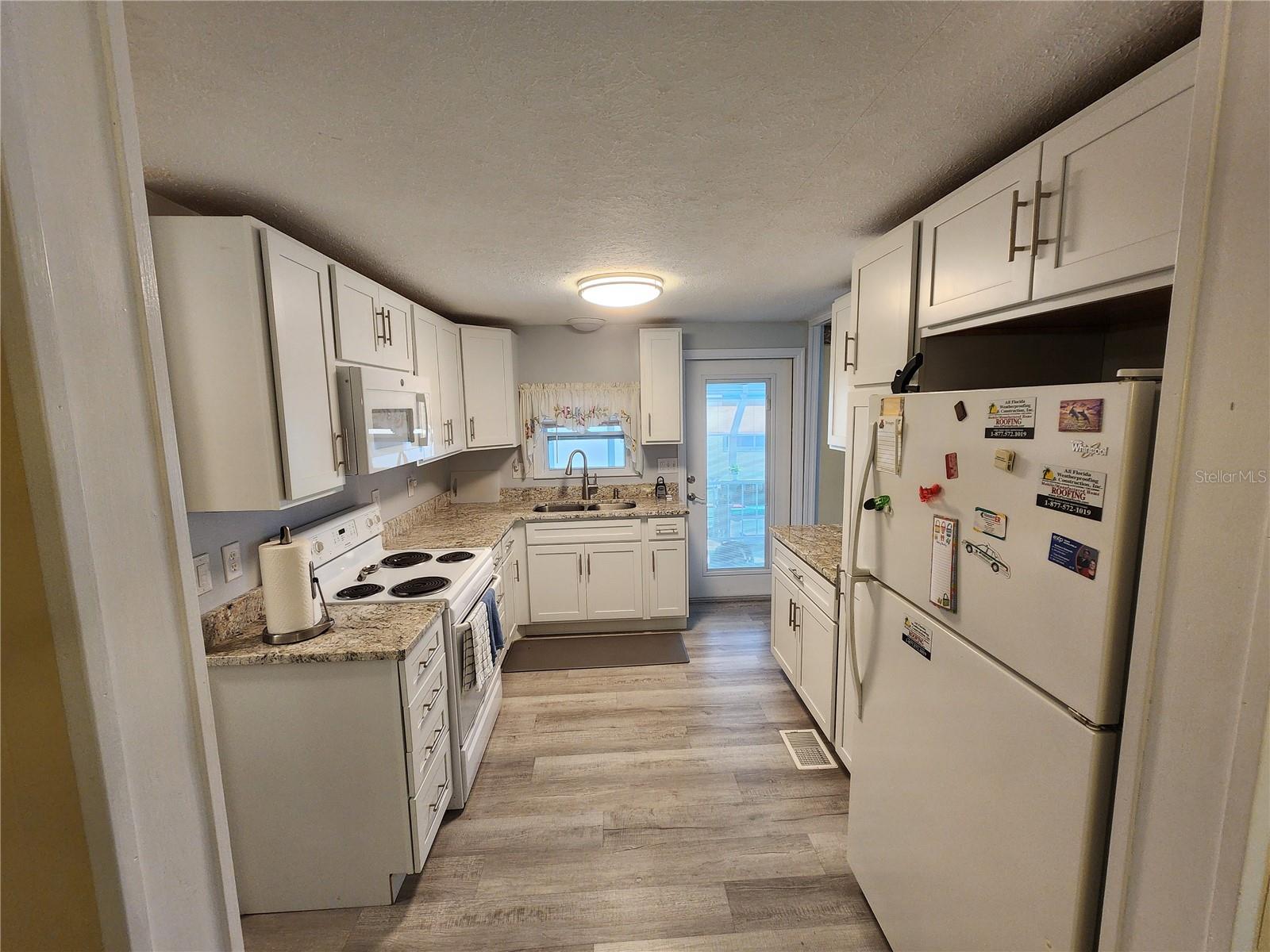 PALM LAKE ESTATES - Residential