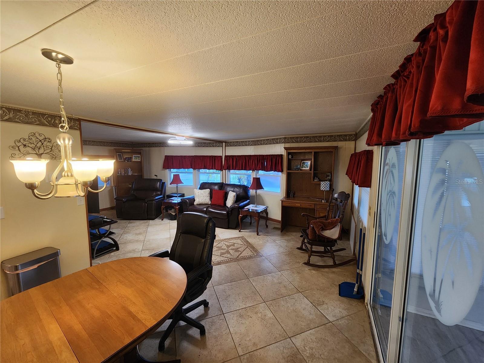 PALM LAKE ESTATES - Residential