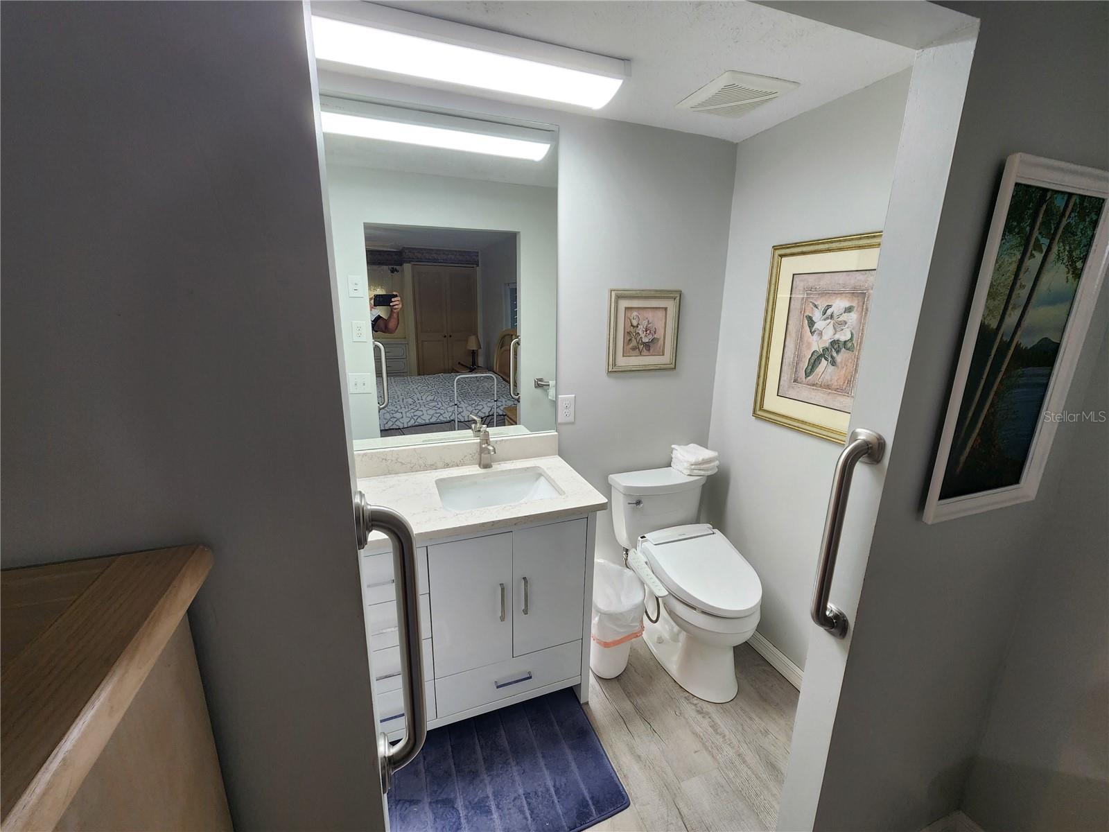 PALM LAKE ESTATES - Residential