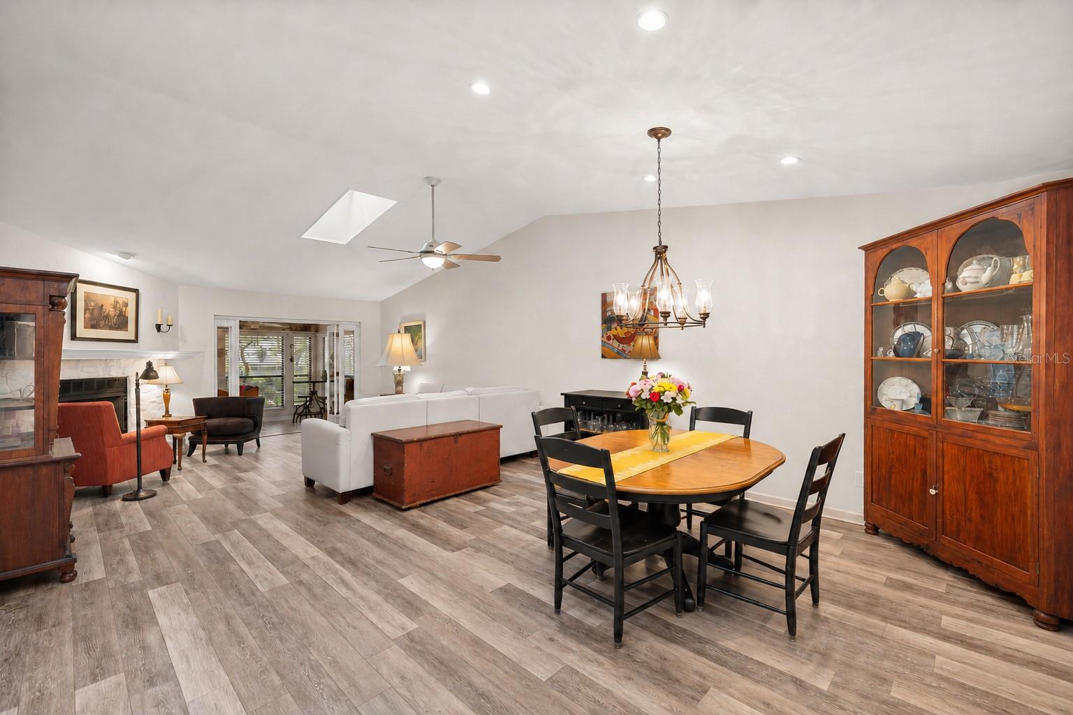 CUMBERLAND CIRCLE - Residential