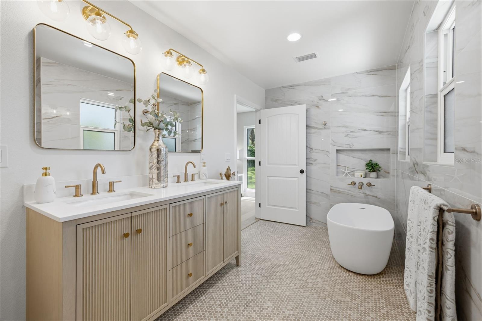 FAIRWAY ESTATES 7TH ADD - Residential