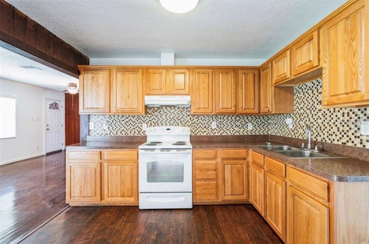 EUSTIS PINECREST - Residential