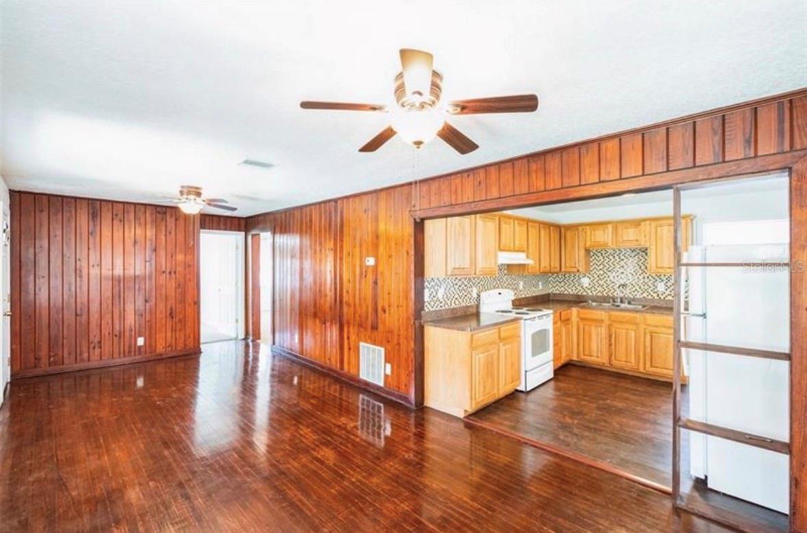 EUSTIS PINECREST - Residential