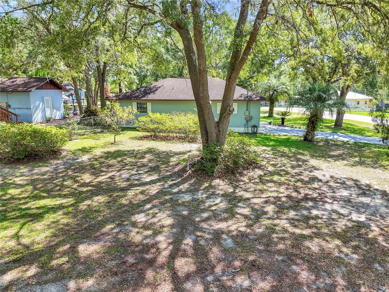 LAKE & FOREST CLUB - Residential