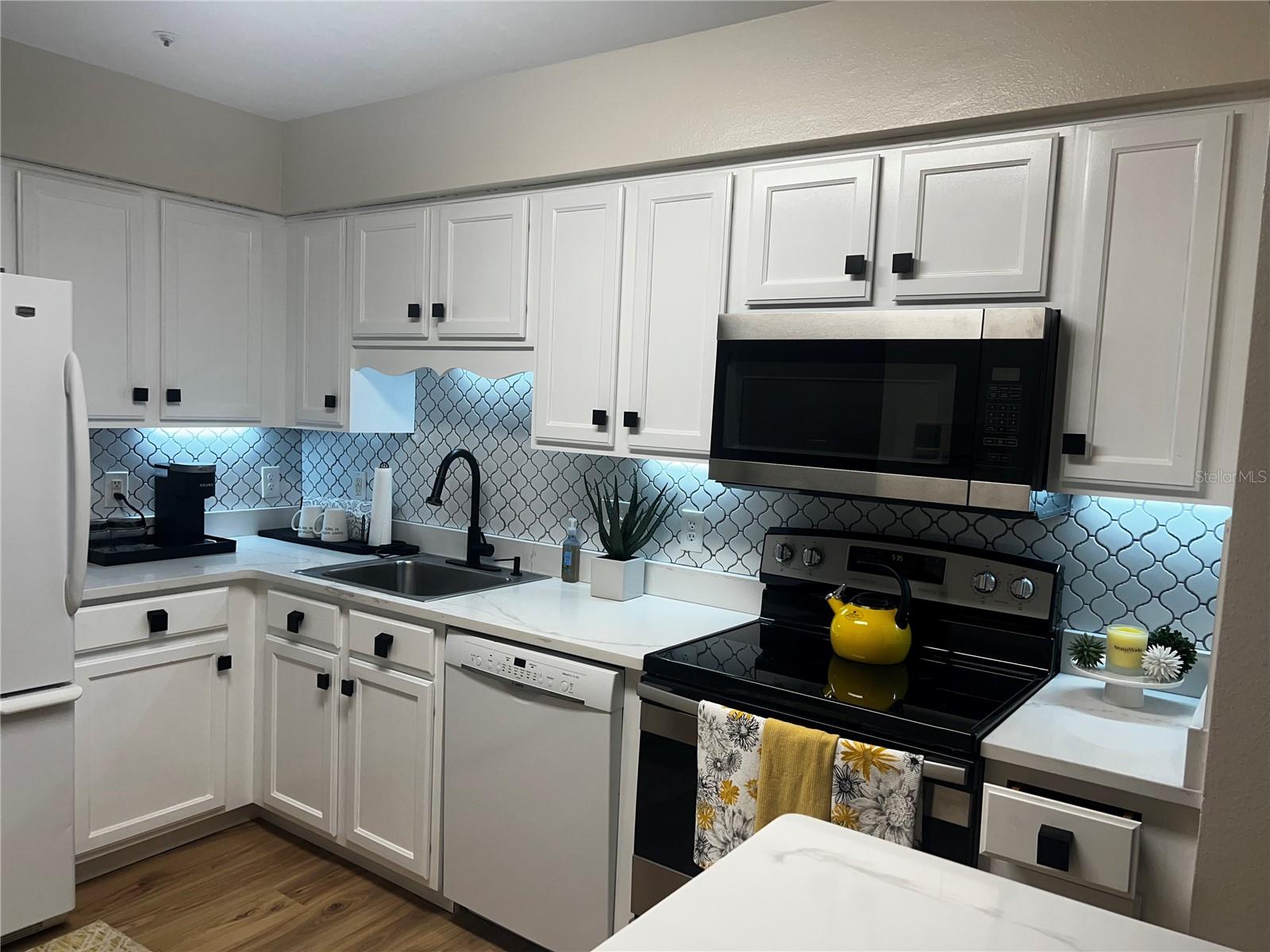 COACH HOMES AT ERROL ESTATES - Residential