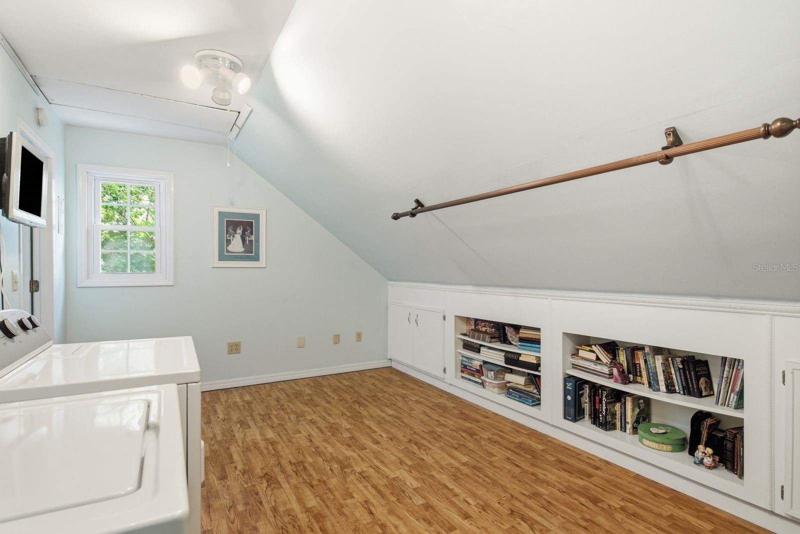 SPANISH OAKS - Residential