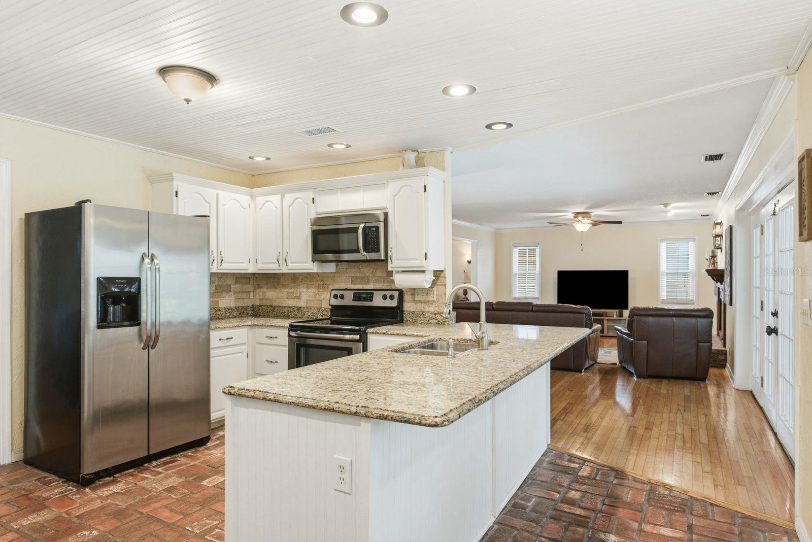 SPANISH OAKS - Residential