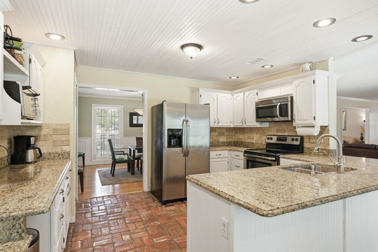SPANISH OAKS - Residential