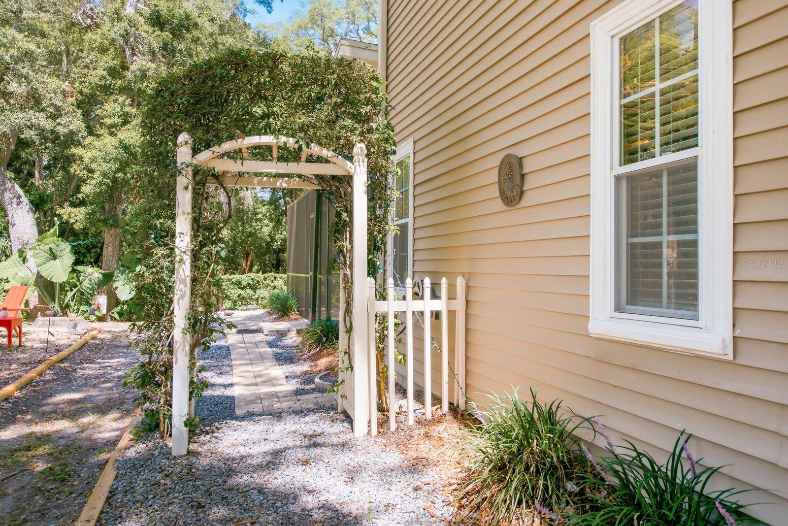 SPANISH OAKS - Residential