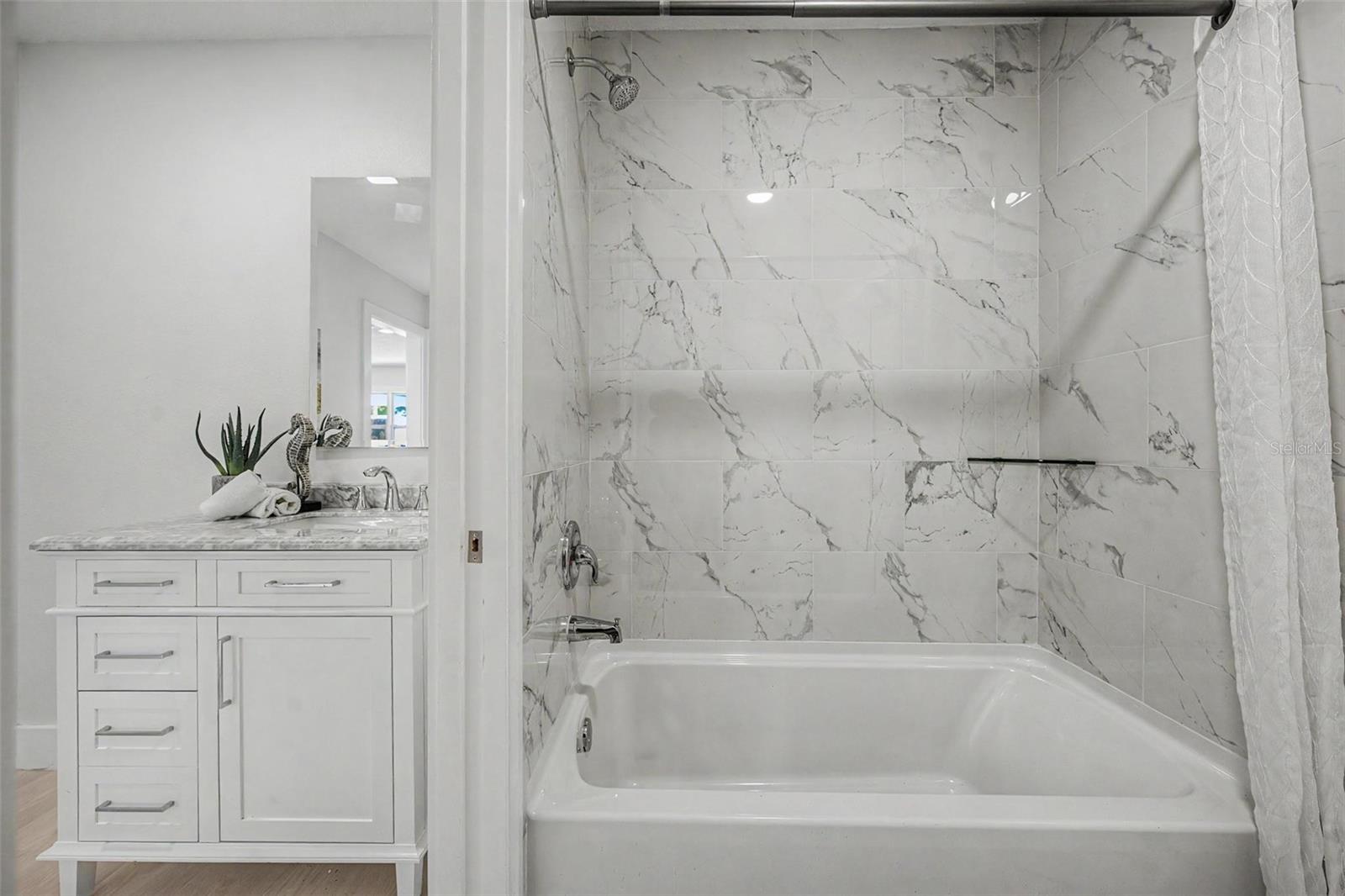 FLOR A MAR - Residential