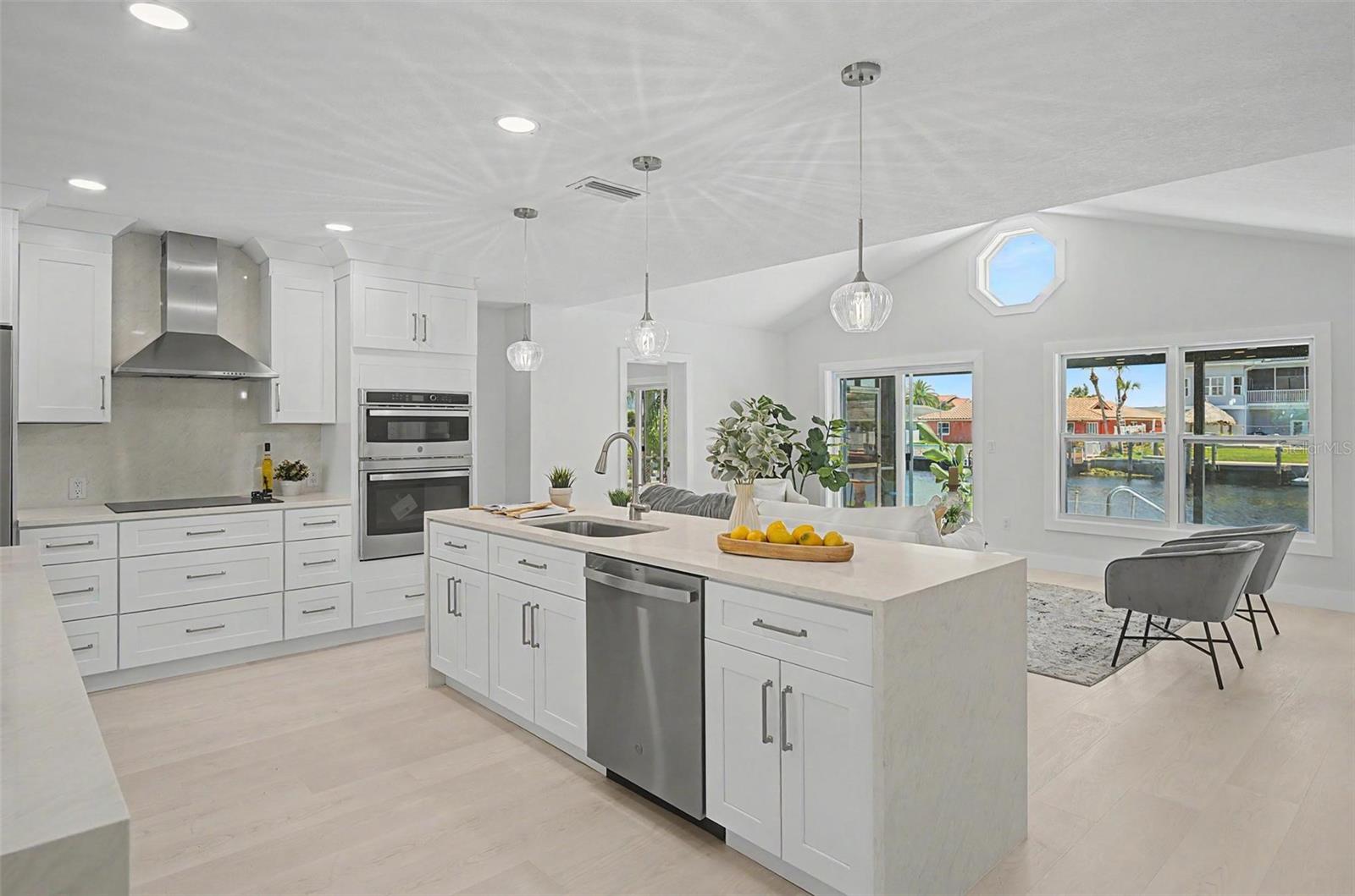 FLOR A MAR - Residential