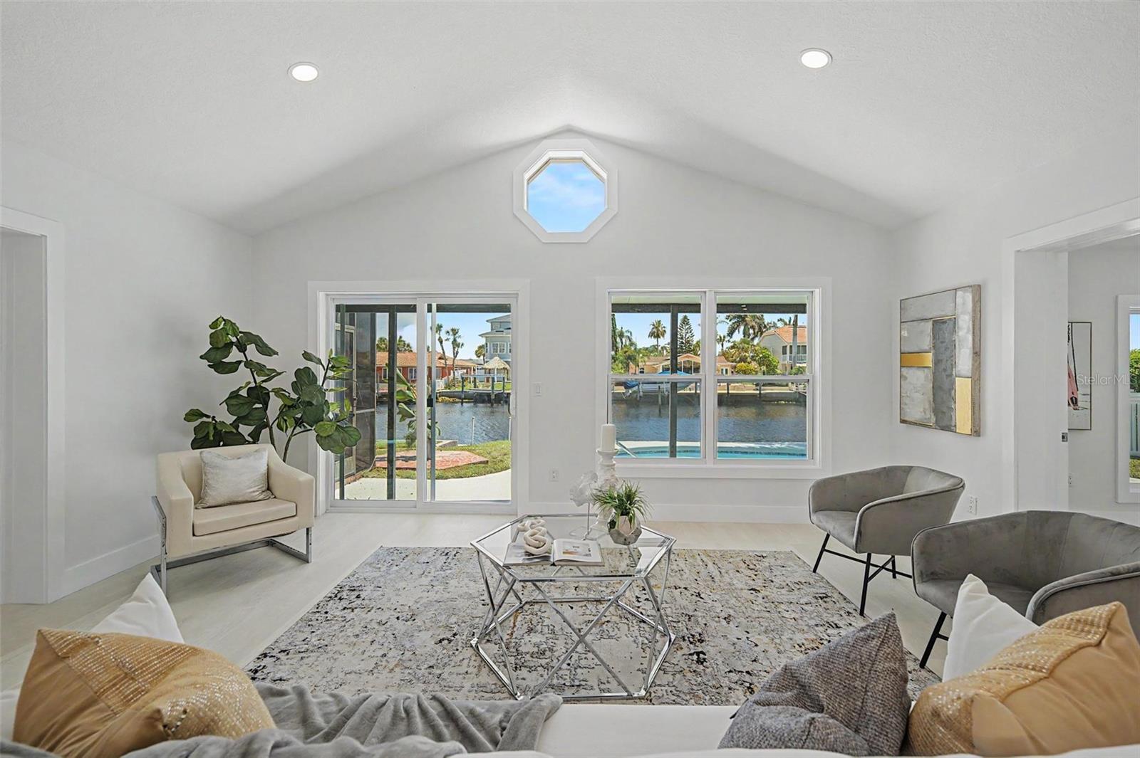 FLOR A MAR - Residential
