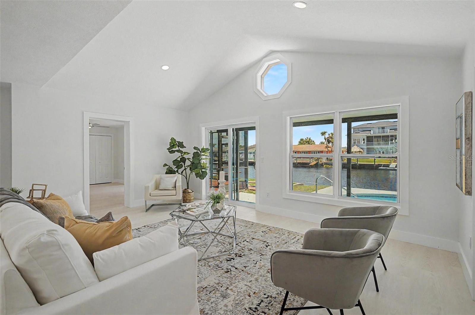 FLOR A MAR - Residential