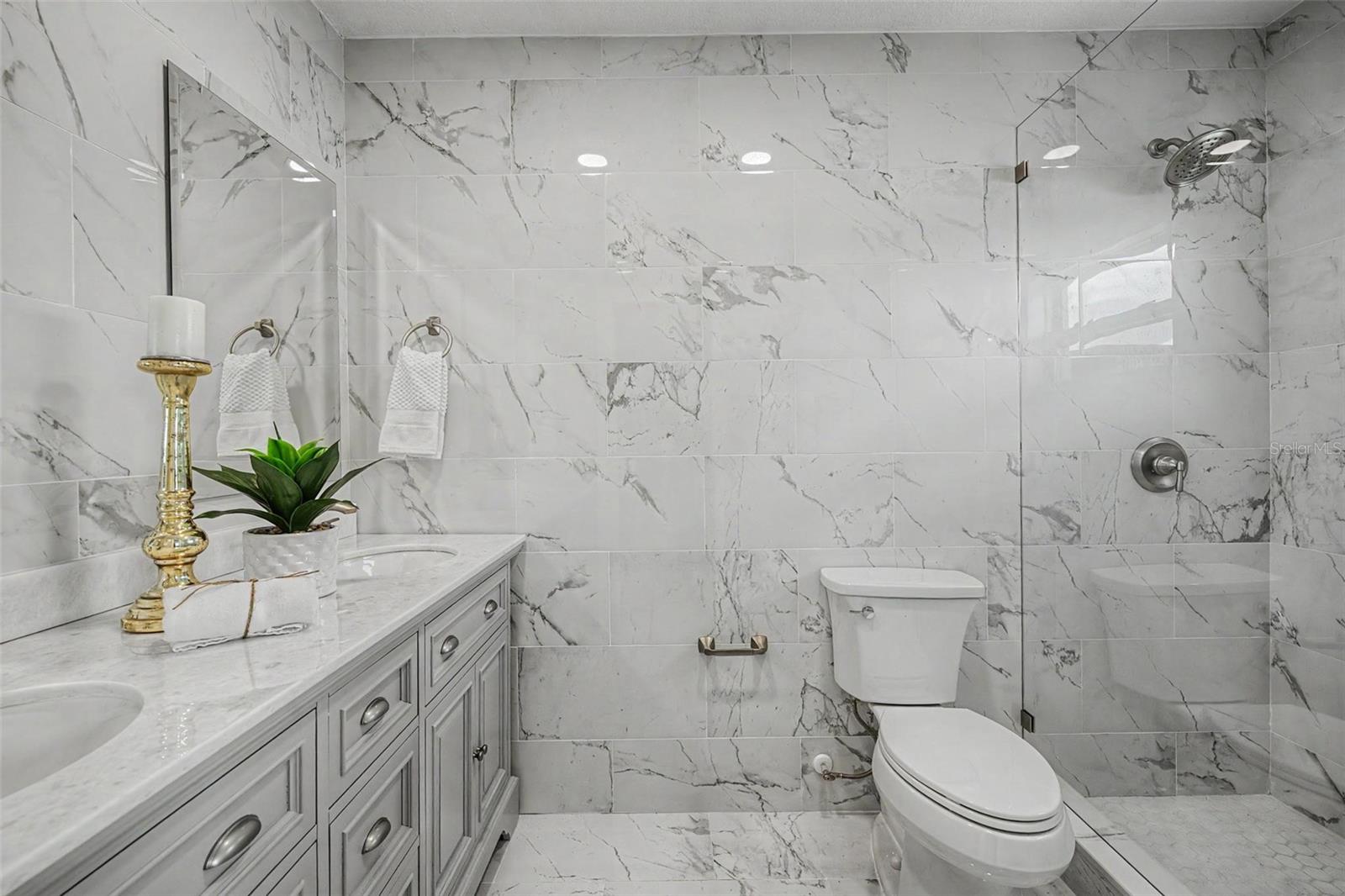 FLOR A MAR - Residential