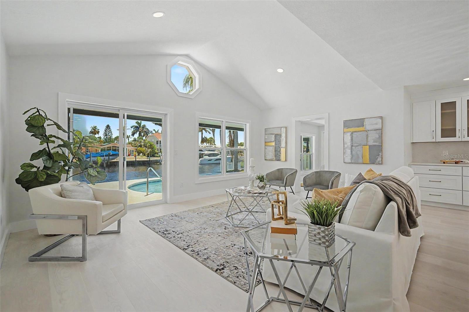 FLOR A MAR - Residential