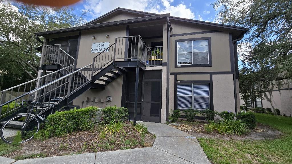 Fully Upgraded Condo, Brand new Paint, Laminate Floor, Brand New Kitchen and Countertops (Quartz), Upgraded Appliances, New Bathroom Tub and Tile in Great neighborhood of NorthOaks Condominiums. Owner just spent $15K to upgrade everything. You step into this beautiful first-floor 2-bedroom, 2-bathroom home featuring a bright, open floor plan and stunning laminate flooring throughout. The New kitchen boasts Cabinets with Quartz countertop, opening seamlessly to the dining and living areas-ideal for entertaining. Enjoy natural light streaming through large windows and sliding doors leading to your private Screened patio. Relax with morning coffee in the screened porch overlooking lush greenspace and mature oak trees, or cozy up by the fireplace on cool evenings. North Oaks Condominiums offers wonderful amenities including a inviting pool, tennis and racquetball courts, and beautifully maintained grounds. Conveniently located near USF, VA Hospital, shopping, dining, entertainment, and major highways-this home offers comfort, style, and the best of Tampa living