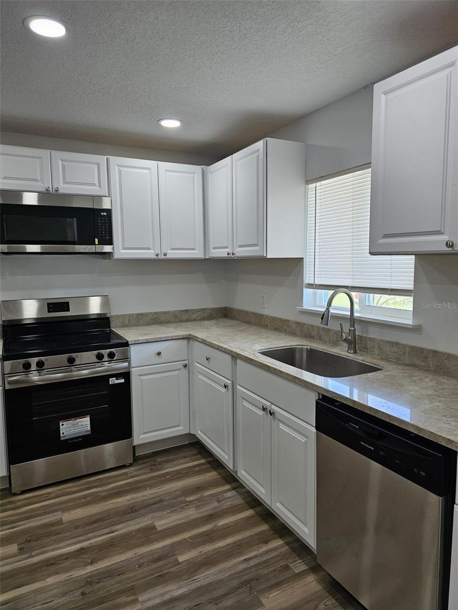 SKY LAKE - Residential Lease