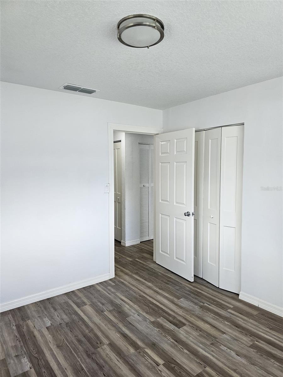 SKY LAKE - Residential Lease