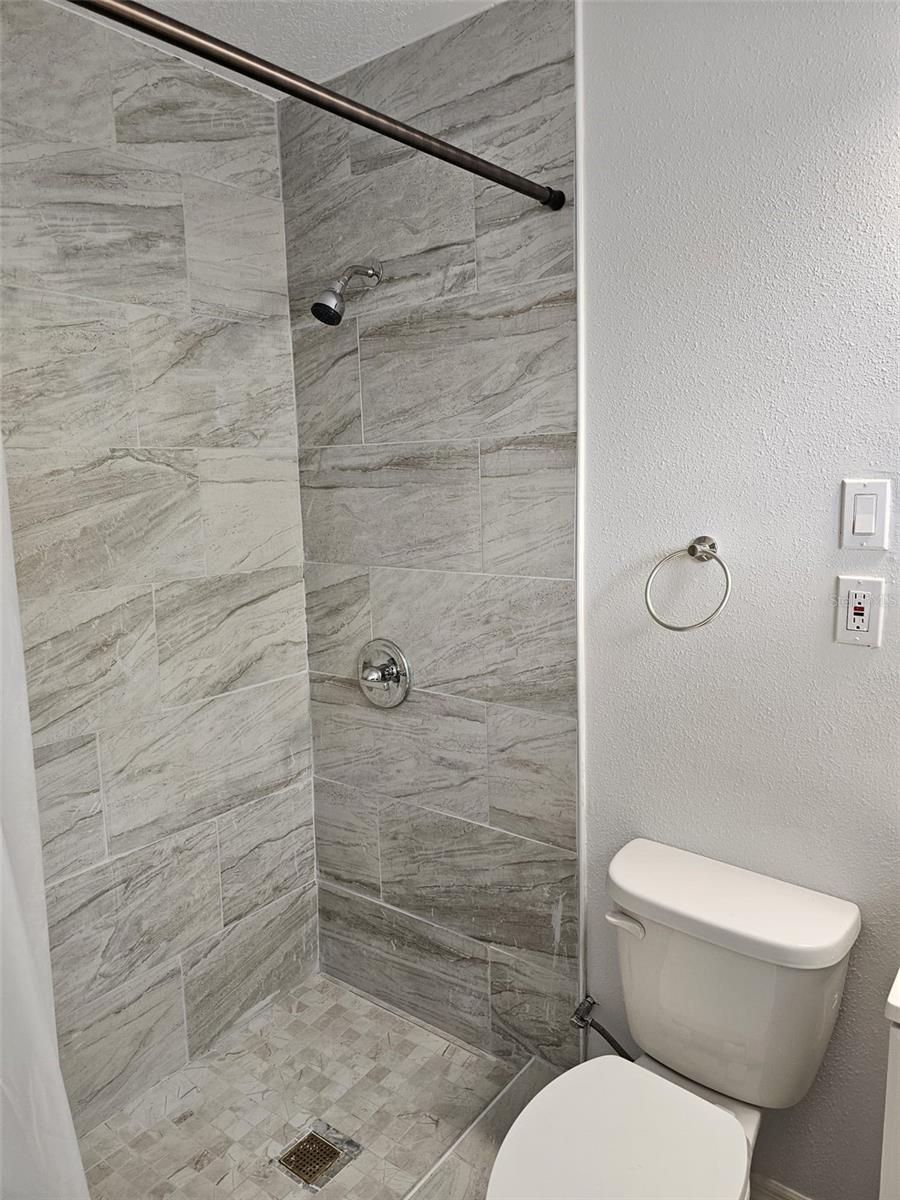 SKY LAKE - Residential Lease