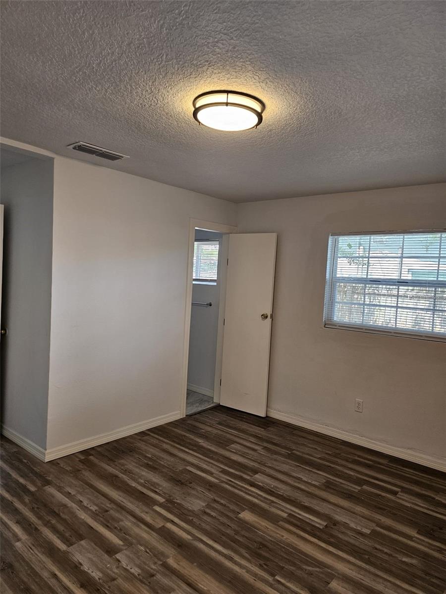 SKY LAKE - Residential Lease