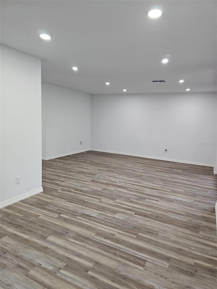 SKY LAKE - Residential Lease