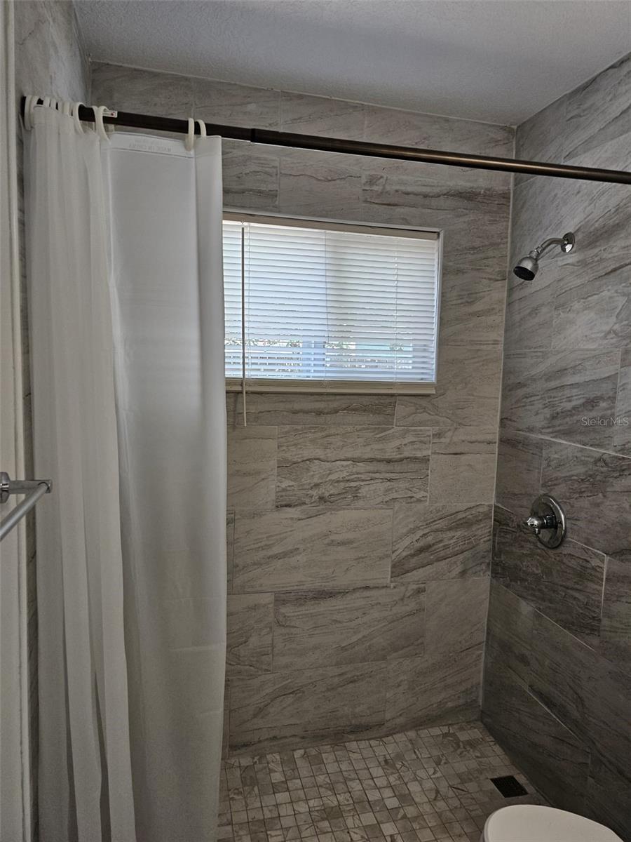 SKY LAKE - Residential Lease