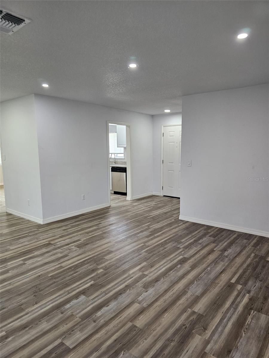 SKY LAKE - Residential Lease