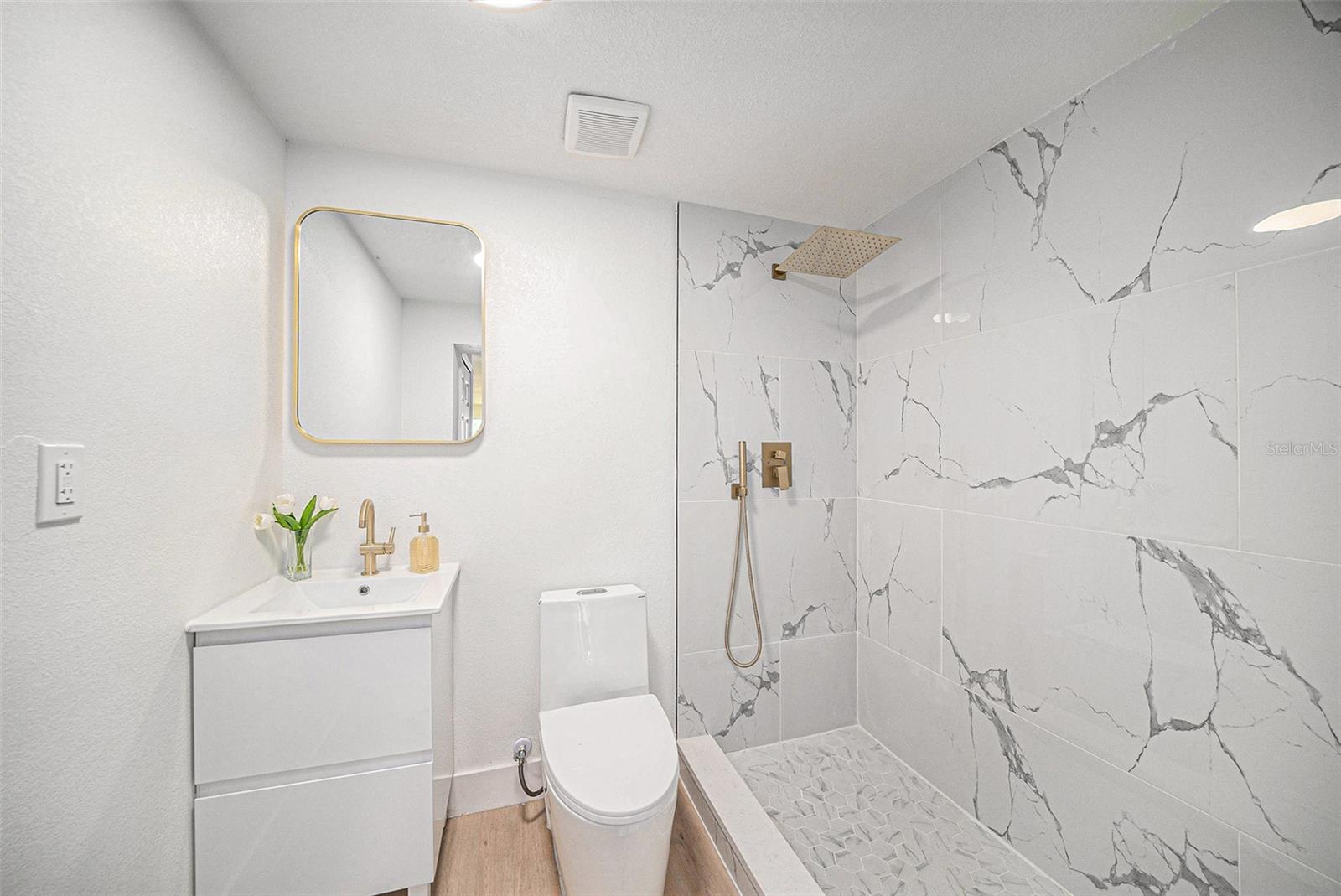 GANDY MANOR - Residential Lease