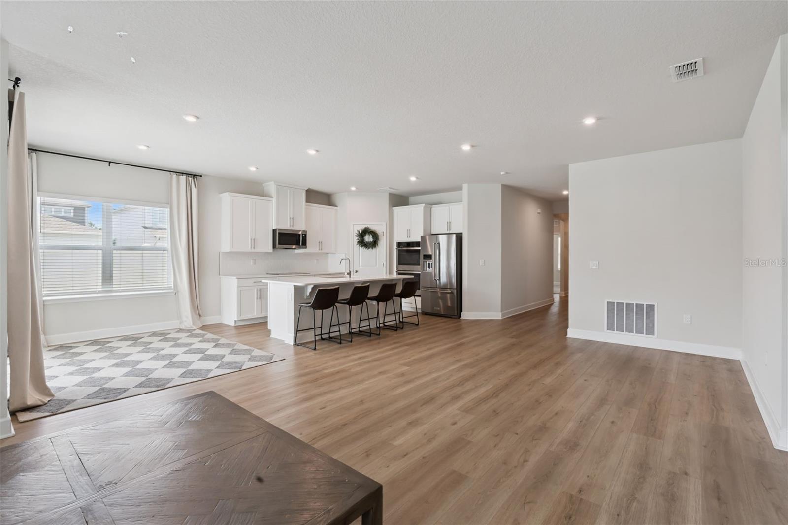 DORA LANDINGS - Residential